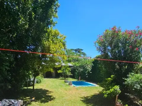 Hermoso chalet con pileta y quincho