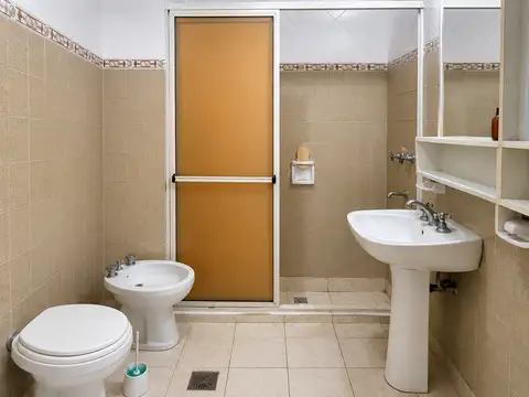 Casa en venta de 2 dormitorios con patio y pileta – O’Higgins al 8800