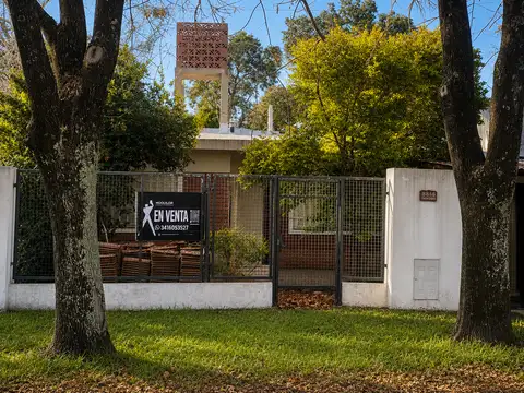 Casa en venta de 2 dormitorios con patio y pileta – O’Higgins al 8800