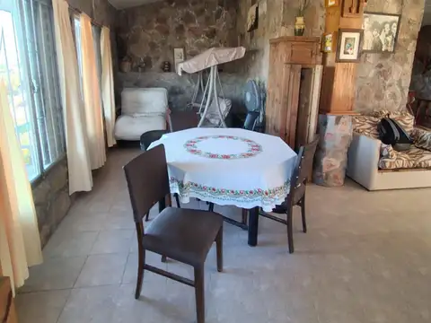 Casa 2 ambientes con 2 baños