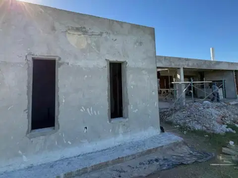 Casa 5 ambientes con 2 baños