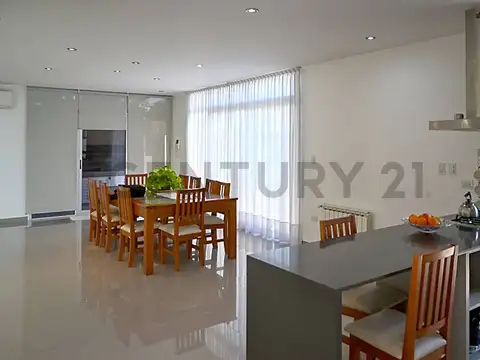 Casa de 4 dormitorios en Venta en Don Carlos