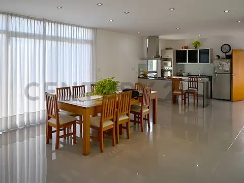 Casa 7 ambientes con 4 baños