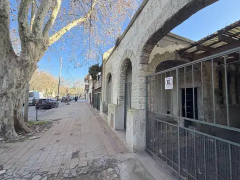 Casa a refaccionar en venta