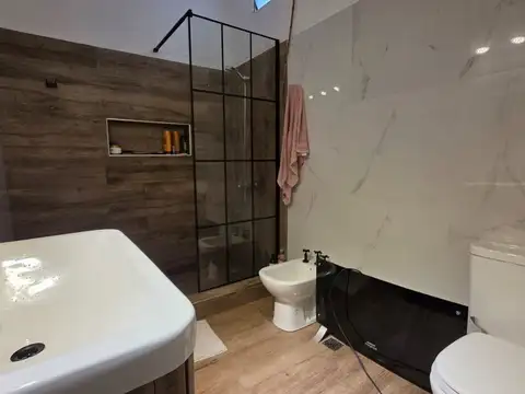 Casa en Venta con 4 cocheras