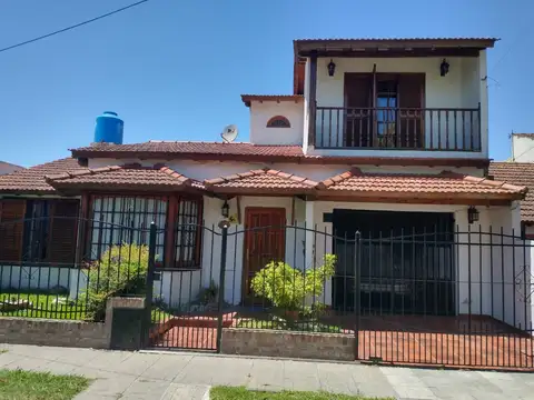 Casa Chalet 4 Ambientes en Venta - Castelar Sur