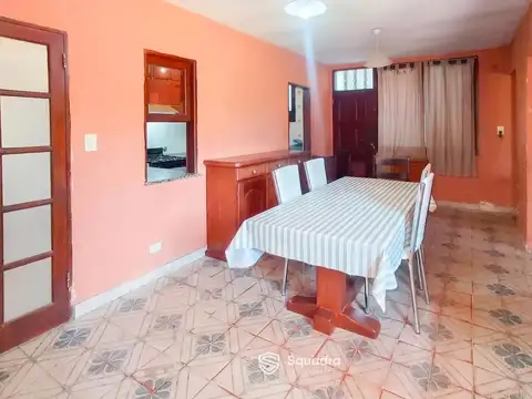 Casa 10 ambientes con 4 baños