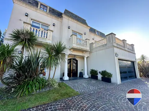 CASA EN VENTA 8 AMBIENTES BARRIO SANTA JUANA