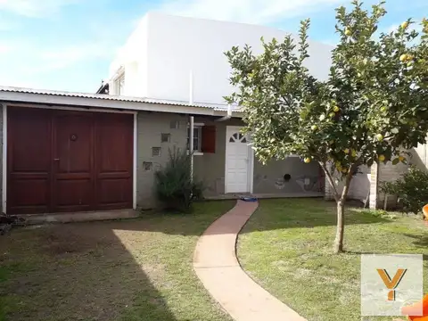 Casa en venta - 3 dormitorios 2 baños - Cocheras - 300mts2 - Necochea