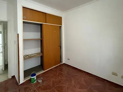 Excelente PH, 4 amb. Planta baja fondo; gran living, cocina comedor, patio, jardin, terraza, 2 bños, mts foco comercial Av Nazca
