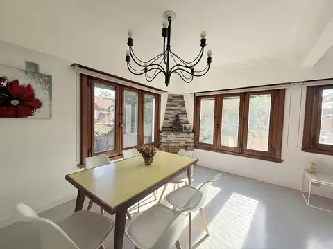 Casa 4 ambientes con 2 baños
