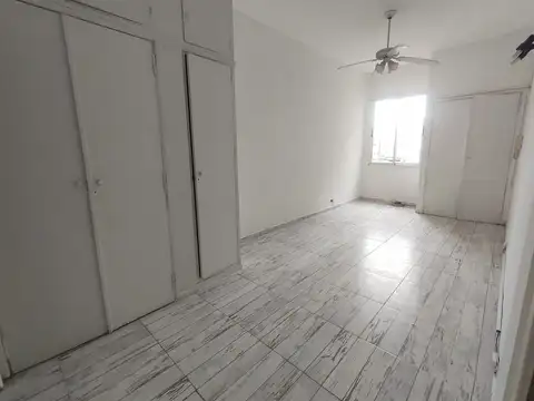 Monoambiente muy luminoso en Tribunales