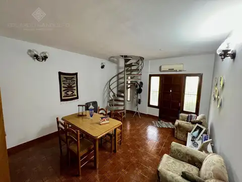 Depto Tipo Casa 5 ambientes con 2 baños
