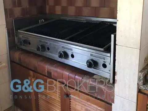 Casa 6 ambientes con 5 baños