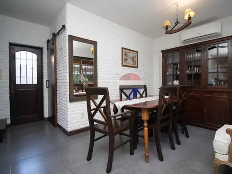Casa en Alquiler con 2 cocheras
