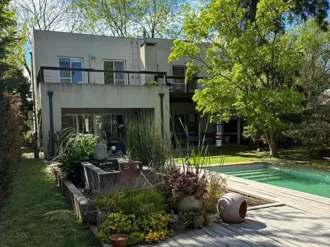 EXCELENTE CASA VILLA ROSA