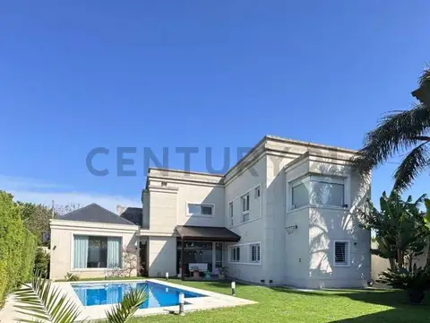 507 e/ 11 y 12 | Casa de categoría en Gonnet con parque y pileta