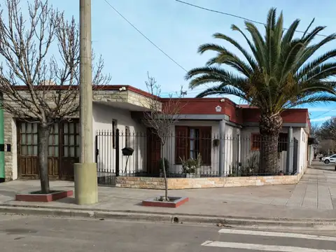 Casa en Jose Luro 1602 esquina Mexico