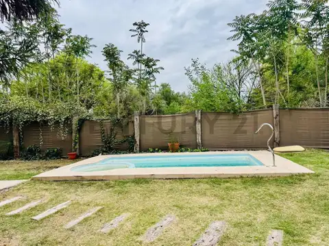 Casa en Alquiler con 2 cocheras