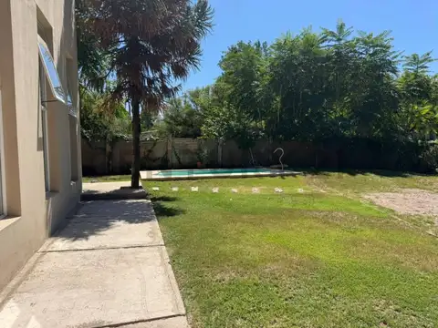 Casa 6 ambientes con 4 baños