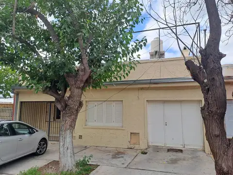 Casa en Venta - 3 dormitorios, 2 baños, amplio Jardín y terraza