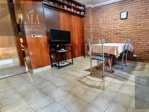 Casa 5 ambientes con 2 baños