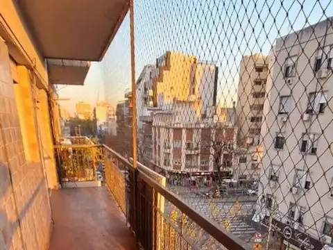 FLORESTA.SEGUROLA AL900. DTO.4 AMB.CON HERMOSO BALCON.MUY LU