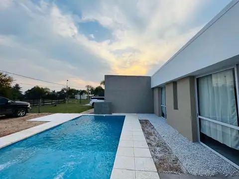 EXCLUSIVA CASA A LA VENTA BARRIO PRIVADO LOS NOGALES (CAYASTA, SANTA FE)