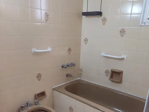 3 ambientes con cochera fija