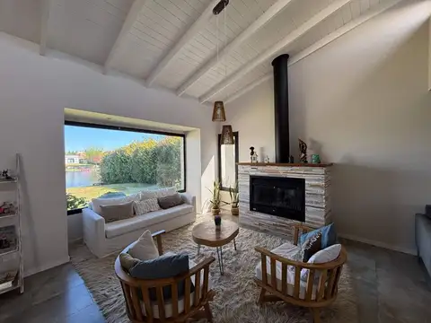 Casa 5 ambientes con 4 baños