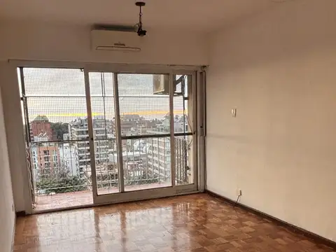 Luminoso departamento 3 ambientes piso alto con vista al río en el centro de San Isidro