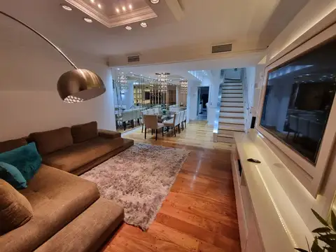Depto Tipo Casa en Venta de 5 ambientes