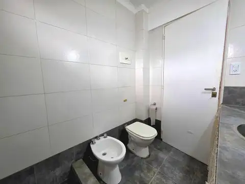 Casa en Alquiler con 2 cocheras
