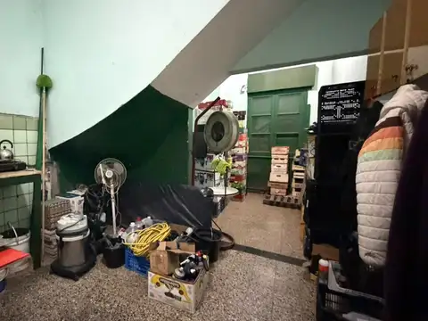 Excelente Local Comercial en Esquina con Estacionamiento