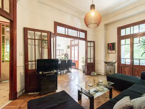 VENTA DEPARTAMENTO 6 AMBIENTES CON PATIO TECHADO