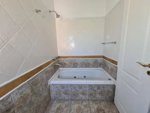 Depto Tipo Casa en Venta con 2 cocheras