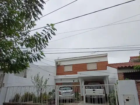 Casa 3 Dorm. Apta Crédito - jardín cochera y fondo