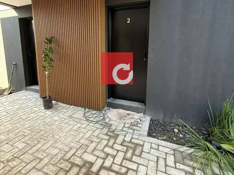 Dúplex  de 2 dormitorios en alquiler c/ cochera en Villa Elisa