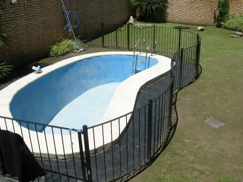 Casa Ituzaingo Norte OPORTUNIDAD    muy amplia y cómoda.