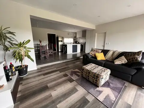 Casa 3 dormitorios La Calera, Pileta