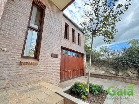 Casa 6 ambientes con 4 baños