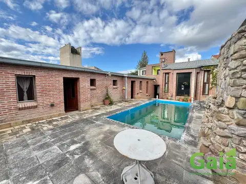 Casa en Venta con 4 cocheras