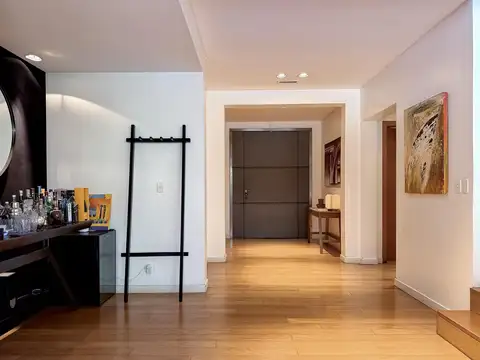 Casa en Venta con 4 cocheras