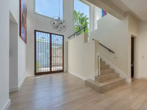 Casa en Venta en Albanueva, USD 1.700.000