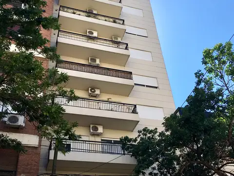 IMPECABLE Y AMPLIO 2 AMB. OPCION COCHERA.