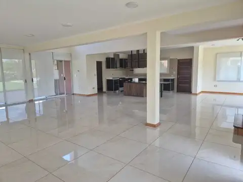 Casa en Alquiler con 1 cochera