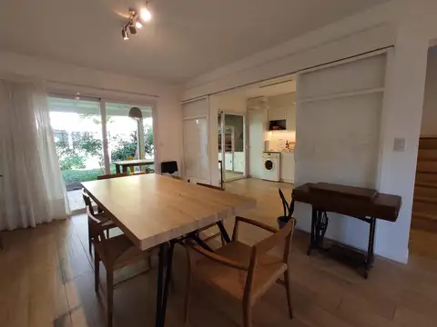Casa en Alquiler con 1 cochera