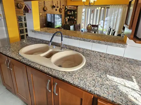 EXCELENTE PISO ÚNICO 4 AMB