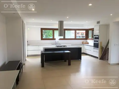 Casa en venta y alquiler de 7 ambientes en  Greenville Polo Hudson Berazategui