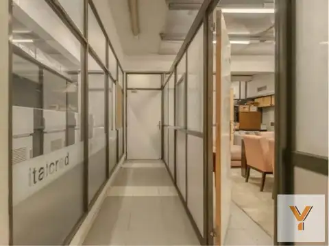 Oficina 9 ambientes con 6 baños